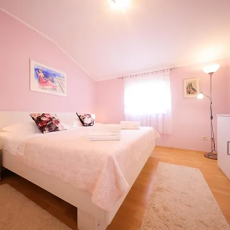 Apartments 150 M From Beach With Parking Ae1435 Apartment *