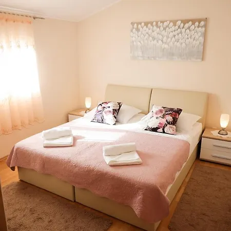 Apartments 150 M From Beach With Parking Ae1435 Zadar