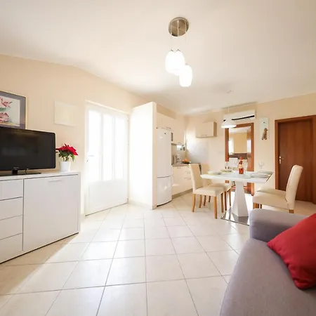 Apartments 150 M From Beach With Parking Ae1435 Zadar