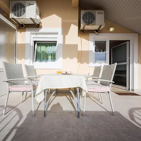 Apartment Apartments 150 M From Beach With Parking Ae1435