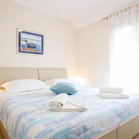 Apartment Apartments 150 M From Beach With Parking Ae1435