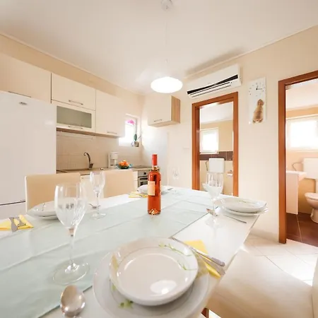 Apartments 150 M From Beach With Parking Ae1435